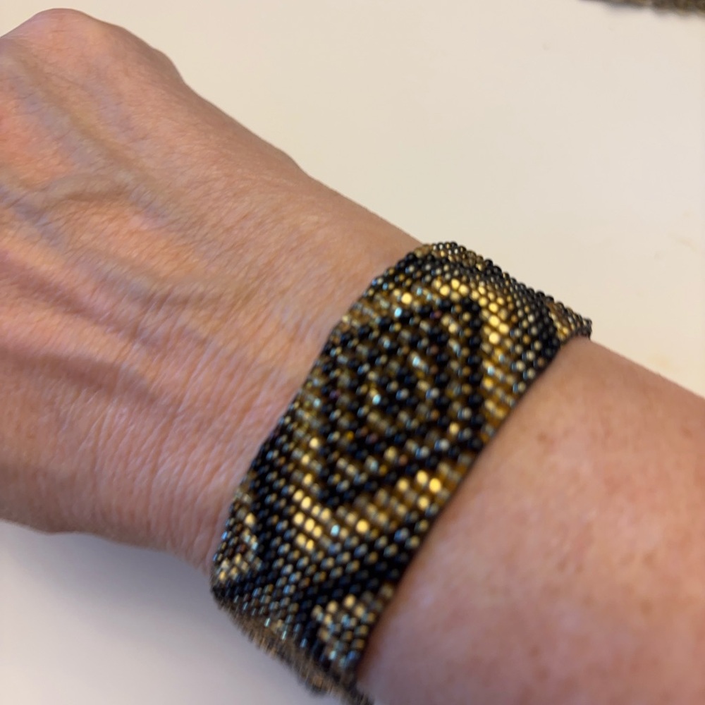 Luxurious Black and Gold Beaded bracelet